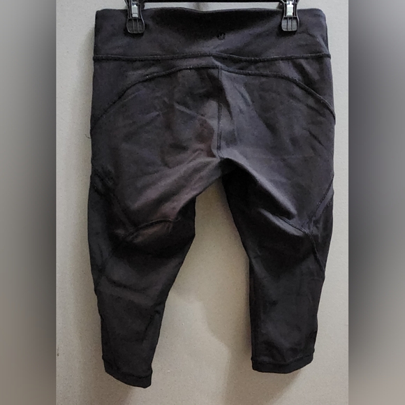 Lululemon cropped leggings with mesh detail - Picture 3 of 6